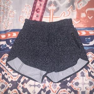 LULULEMON Tracker Short 4” digital print